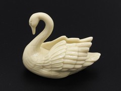 Lenox Classic Ivory Swan Place Card Holder Bridal Decor Weddings/Showers 2 1/2″