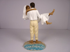 Lillian Rose Beach Just Married Newly Weds 6.75 in Resin Figurine – N15