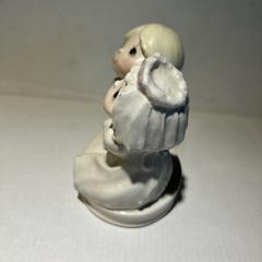 Vtg Hand Painted Porcelain Bride And Groom Holding Hands Figurine/ Cake Topper