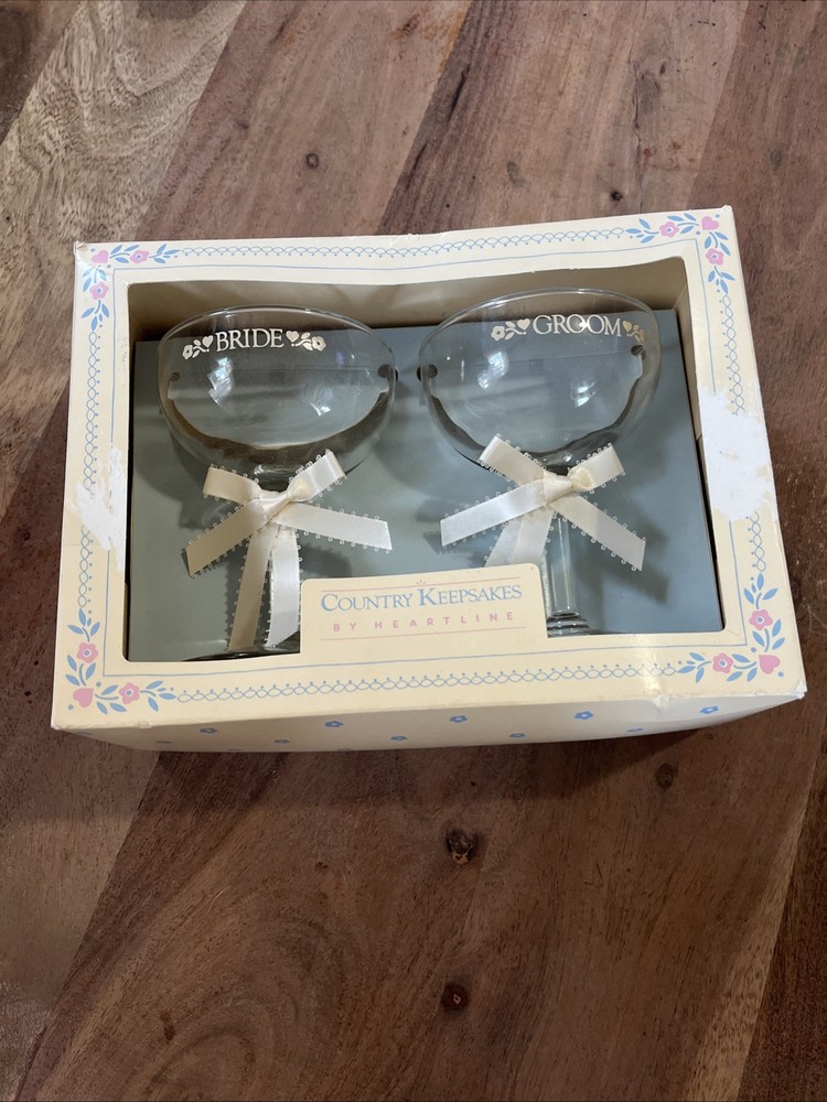 Country Keepsakes Bride & Groom Toasting Glasses NEW OLD Stock 4.75” Tall