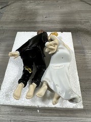 Wedding Cake Topper Kissing Sitting Bride and Groom Porcelain Weddingstar New