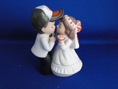New Cleveland Browns Kissing Bride & Groom Wedding Cake Top figurine with cap