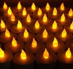 NEW 100 AMBER FLICKER LIGHT FLAMELESS LED TEALIGHT TEA CANDLES