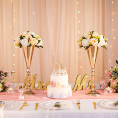 Elegant Gold Vase Centerpiece – 10 Pcs Tall Flower Stands for Weddings & Events