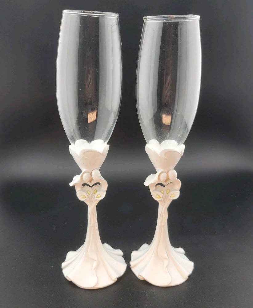 Bride & Groom Toasting Glasses Wedding Champagne 2 Flute White Hearts Romantic