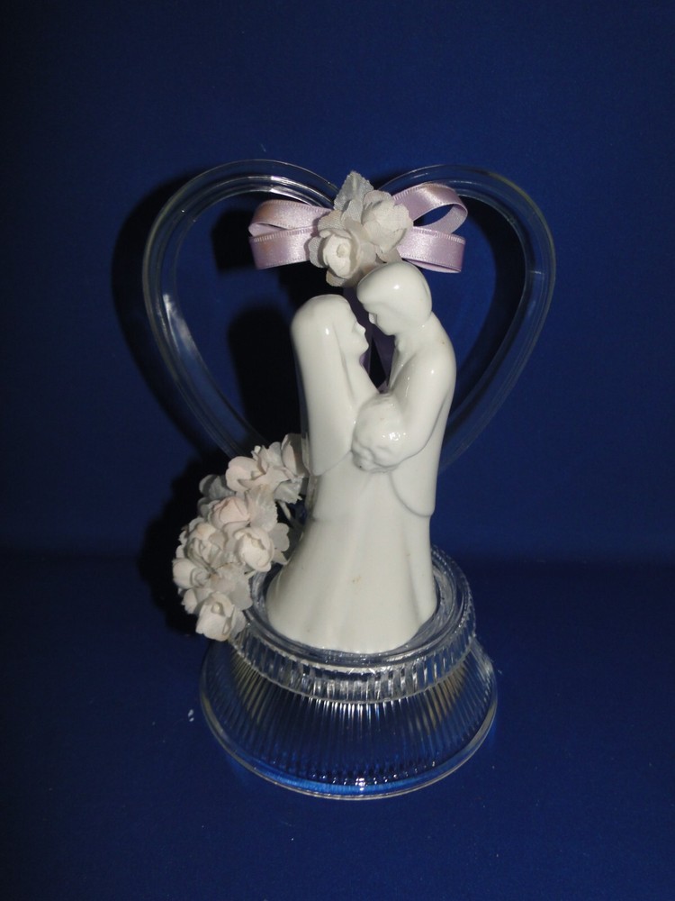 New Vintage Wilton «Promise» Wedding Cake Top, white porcelain, lilac 117-307