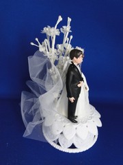 New Vintage Wilton Petite «Dainty Charm» , black tux Wedding CakeTop, 104-32310