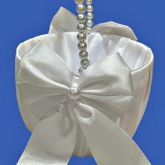 White Satin Flower Girl Basket Faux Pearl Handle Bowknot 8″ x 5″ x 5″ Wedding