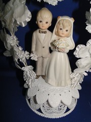 New Orchid Cascade Wedding Cake Top, «Lefton» adorable couple #420