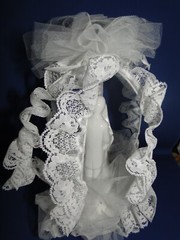 New Vintage Wilton «Lace Hideaway» Wedding CakeTop, white porcelain 117-150