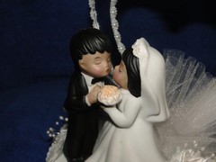 New Elegant Mirrored Heart Medium skin Kissing Bridal Couple Wedding Caketop 359