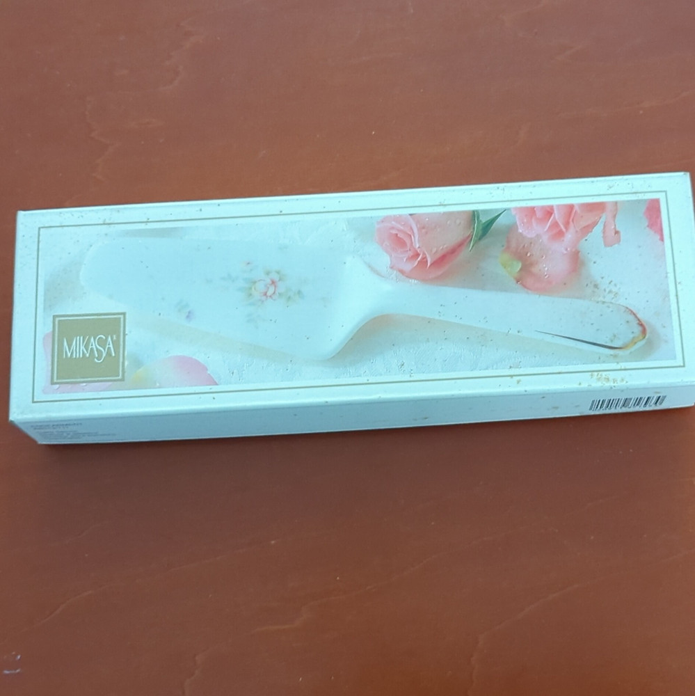 Mikasa Porcelain Cake Server Glossy White Pink Green Floral Handle Design