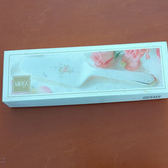 Mikasa Porcelain Cake Server Glossy White Pink Green Floral Handle Design