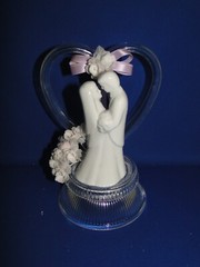 New Vintage Wilton «Promise» Wedding Cake Top, white porcelain, lilac 117-307