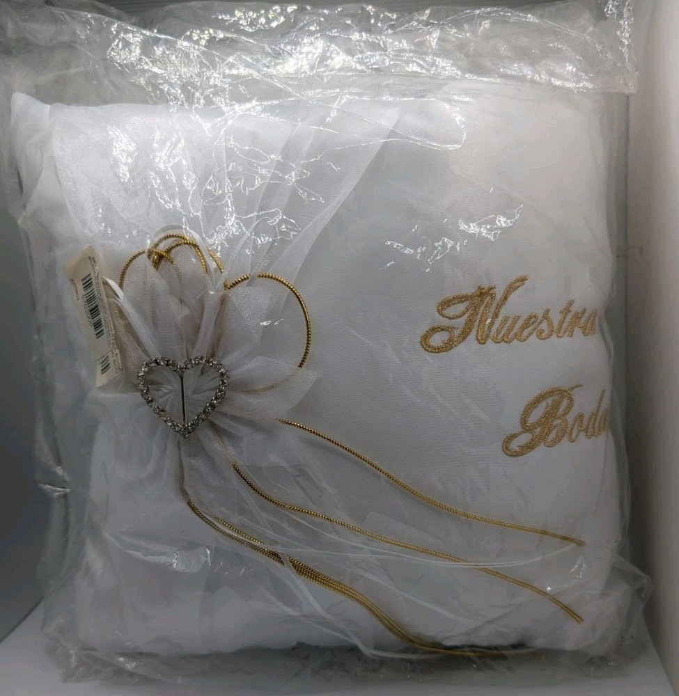 Wedding pillows White with Gold Spanish Kneel