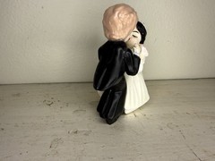 Vintage 1975 WILTON Bride & Groom Cake Topper Kissing Couple Plastic Hong Kong