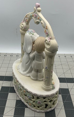 Precious Moments porcelain Bride & Groom arch wedding figurine music box 876143