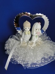 New Precious Moments Bride and Groom Wedding Cake Top / open Heart Mirror #367