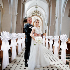 30 Set Large Wedding Pew Bows Wedding Aisle Decorations with 47″ Fabric Tulle Ch