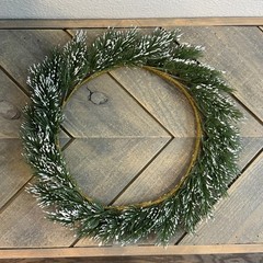 POTTERY BARN FROSTED PINE WREATH HOLIDAY PLATE CHARGERS SET OF 4 GREEN 16″ DIAM