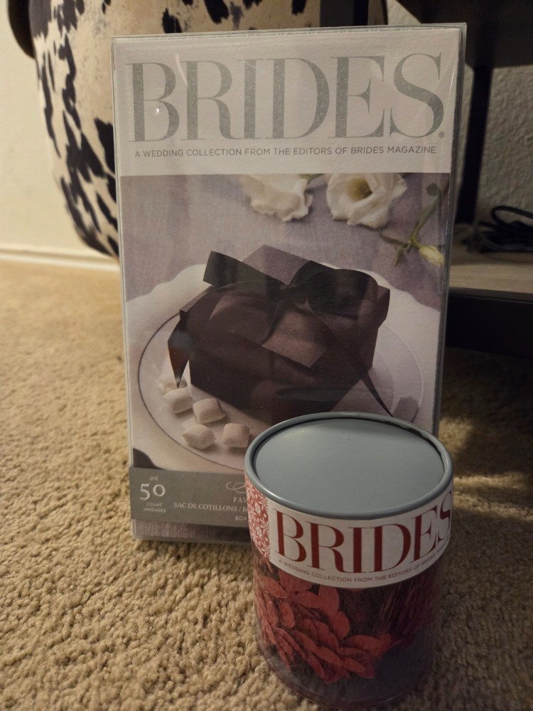 Gartner Studio Wedding 50 ct. Black Favor Box ct. and flower table confetti