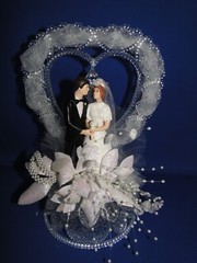 New Elegant Wedding Caketopper with Bride & Groom and decorated heart back #114