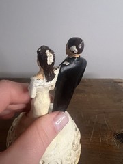Vintage 1948 Coast Novelty Bride & Groom Wedding CAKE TOPPER Chalkware (chippy)