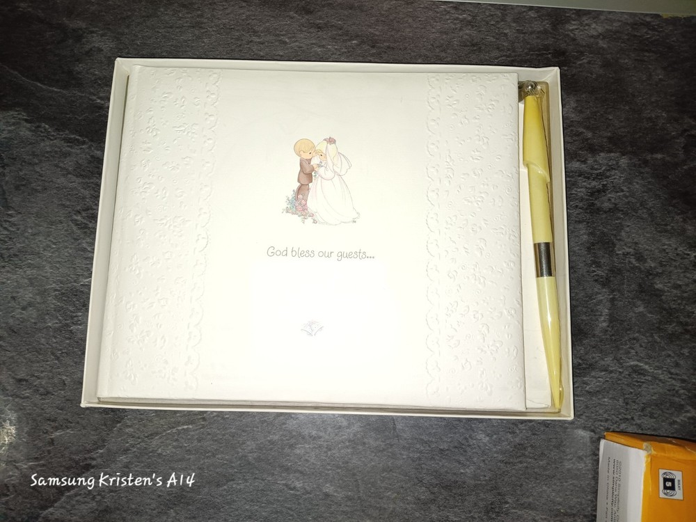 Hallmark Precious Moments Wedding Guests Sign In Album & Pen / New Unused 2004