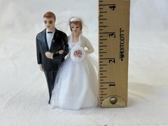 Vintage Wilton Chicago Wedding Cake Topper Bridal Couple Netting Bisque Matte