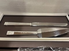 VINTAGE Vera Wang Wedgwood Cake Serving Set NEVER USED(HAS ENGRAVING ON IT)