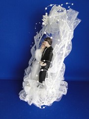 New Elegant & Absolutely Stunning Porcelain Bridal Couple Wedding CakeTop # 254