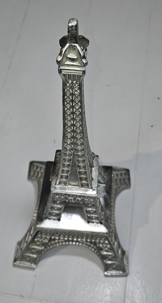 18″ Tall Eiffel Tower, Silver, Great Table Centerpiece Or Prop