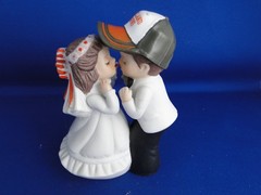 New Cleveland Browns Kissing Bride & Groom Wedding Cake Top figurine with cap