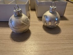 Christmas Ball Ornament Place Card Photo Holders Set of 10 Pearlized White Shiny