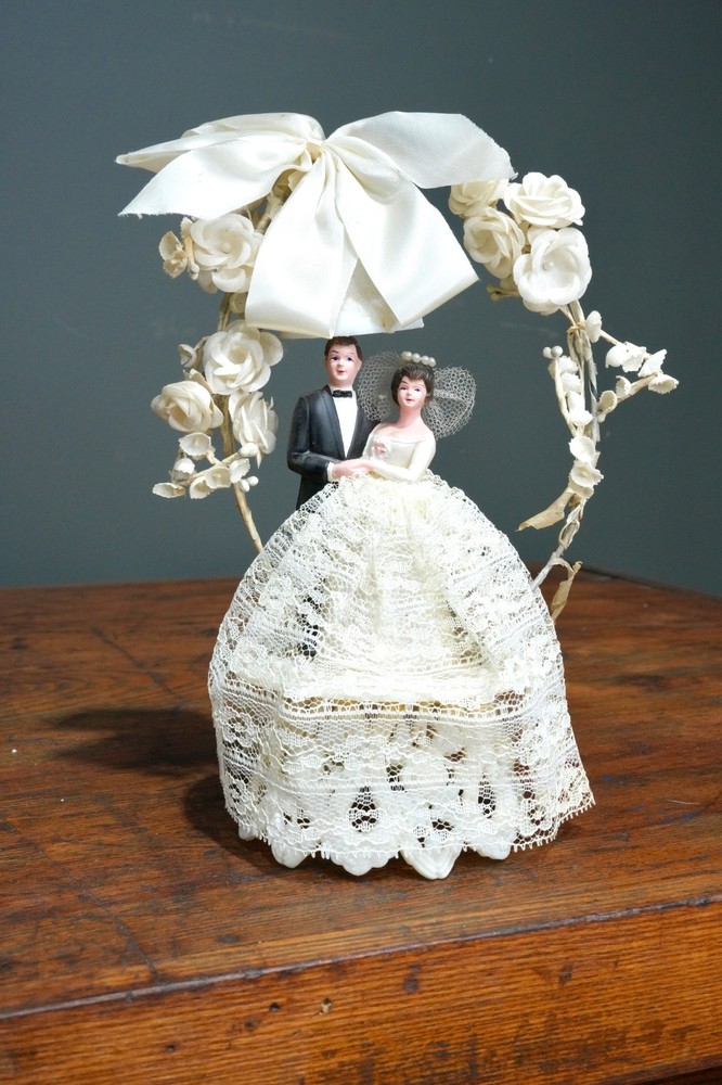 Vintage Bride Groom Wedding Topper Sugar Sculpture Art Deco Stand Antique Lace
