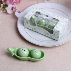 Seasoning Can Two Peas in Ceramic Shaker Wedding Party Gifts Set