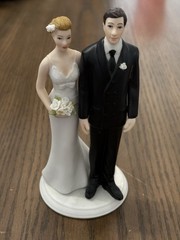 WEDDING CAKE TOPPER FIGURINE BRIDE AND GROOM HUMOR FUNNY COUPLE The Love Pinch