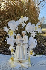 Porcelain Wedding Bride & Groom VTG Topper w/Floral Decor & Rings. Hong Kong