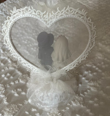 Vintage Porcelain Bride Groom Wedding Cake Topper Lace Heart 9” x 7” Tiered Bas