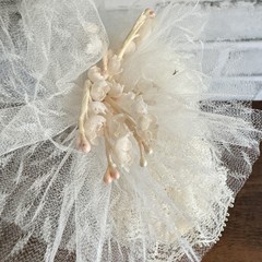 Vintage Coast Novelty 1980 Wedding Cake Topper Bride & Groom Lace Bells Floral