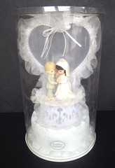 Precious Moments 10″ Wedding Cake Topper White Heart Beads Flowers Tulle Accents