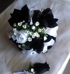 Black And White Bouquet With Bout and toss