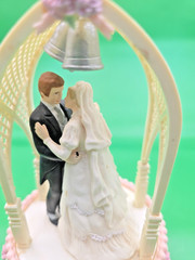 Enesco Bride & Groom Cake Topper «True Love» Music Carousal