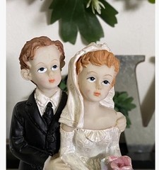 Vintage Shabby Chic Wedding Bride and Groom Resin Wedding Cake Topper 5.5″ Tall