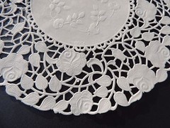 100 – 10″ OFF WHITE ROSE FLORAL Lace Paper Doilies | White Paper Doily