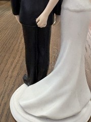 WEDDING CAKE TOPPER FIGURINE BRIDE AND GROOM HUMOR FUNNY COUPLE The Love Pinch