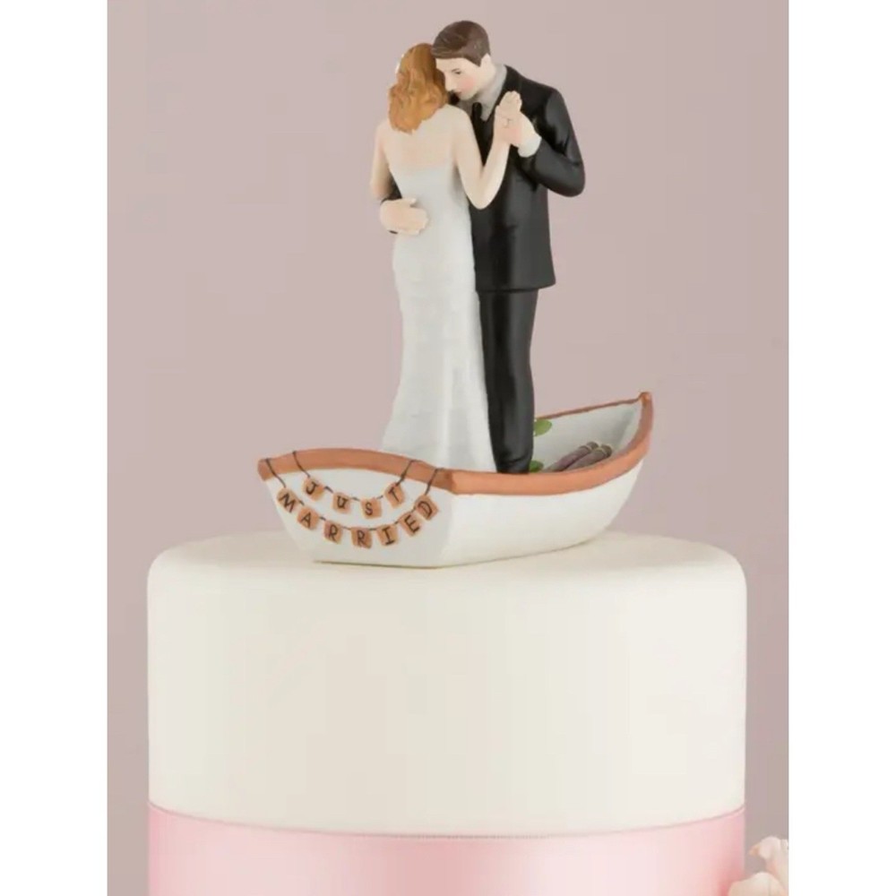 Weddingstar Porcelain Cake Topper Bride And Groom Couple Figurine – «Row Away»
