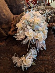 Beautiful Cascade Bouquet Made With Porcelain. Tiara Included. !Stunning