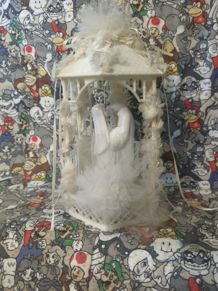 Vintage Wilton Bride and Groom Gazebo Wedding CakeTop White Porcelain 90s