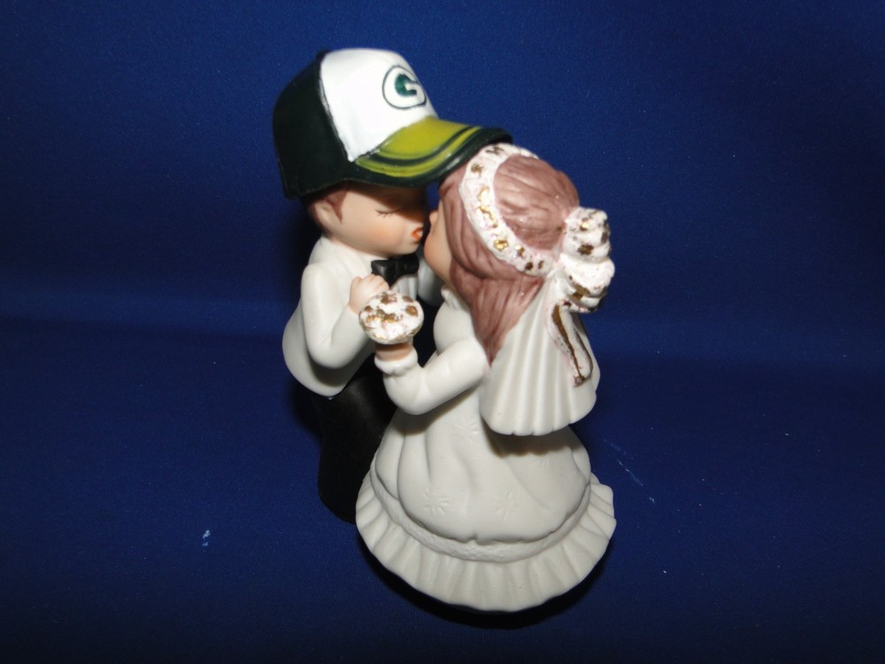 New Green Bay Packers Kissing Bride & Groom Wedding Cake Top figurine with cap
